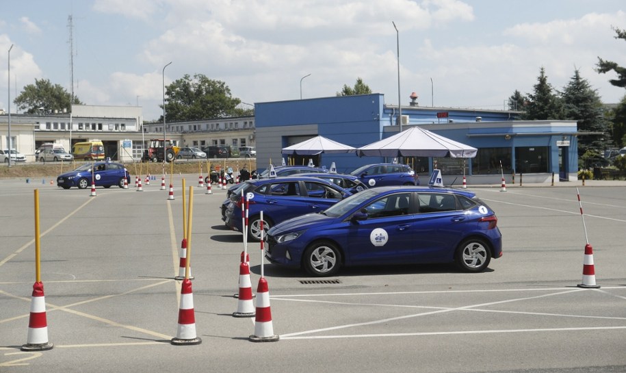 "Brawo", "olbrzymi błąd". Skrajne opinie o zmianach na egzaminie na prawo jazdy