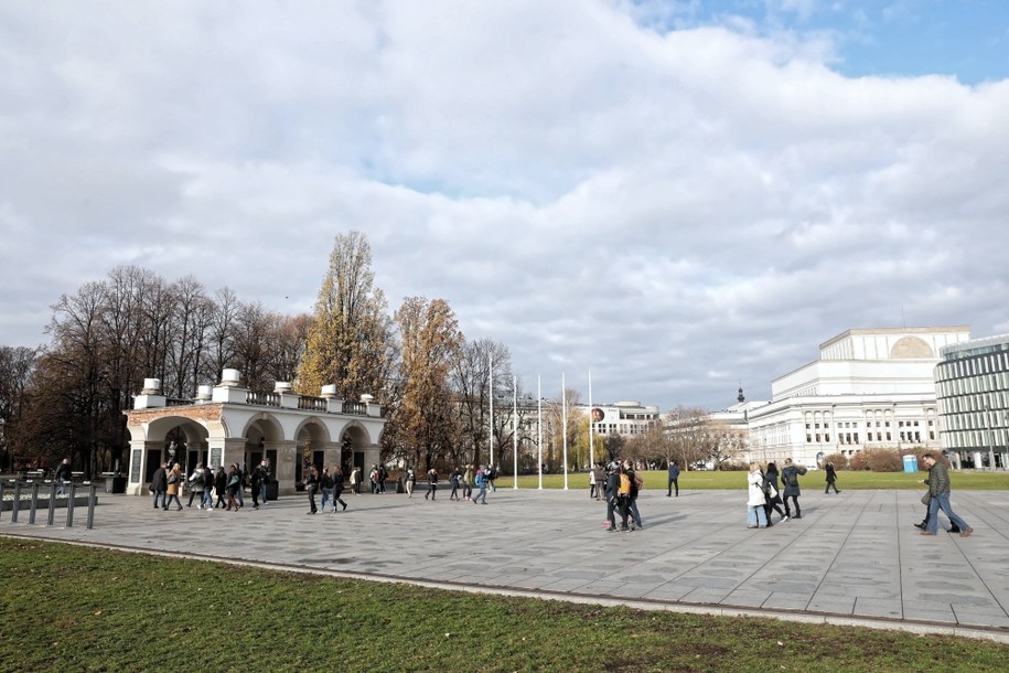 Plac Piłsudskiego, gdzie ma zostać odbudowany Pałac Saski /Tomasz Gzell /PAP