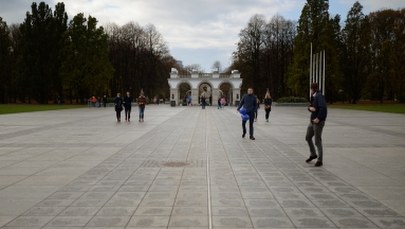 Plac Piłsudskiego terenem zamkniętym. Bez zgody szefa MSWiA nic nie można tam zrobić