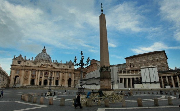 Plac św. Piotra w Rzymie /Radek Pietruszka /PAP