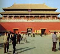 Plac Tian-anmen w Pekinie, wejście do Zakazanego Miasta /Encyklopedia Internautica
