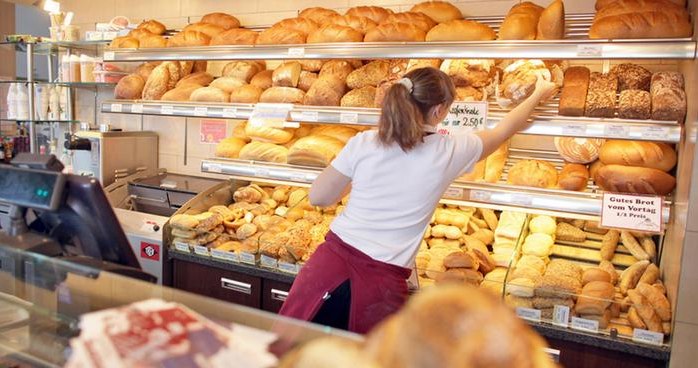 Płaca minimalna w Niemczech w wysokości 9,19 euro za godzinę rzadko wystarczy na życie /Deutsche Welle