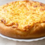 Placek z apetycznym farszem. Na Podkarpaciu robią go z serem, cebulką i ziemniakami