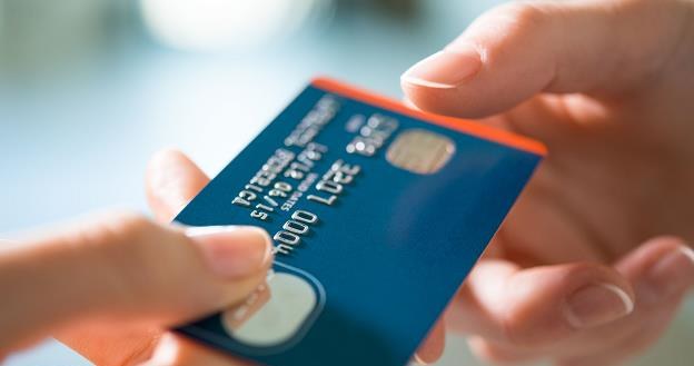 Płacenie kartą może być ryzykowne /&copy;123RF/PICSEL
