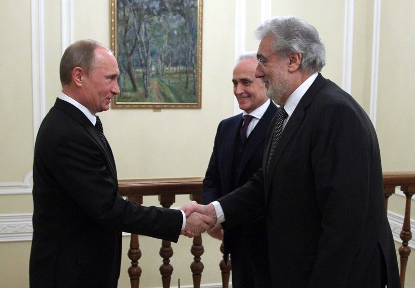 Placido Domingo wita się z Władimirem Putinem. Obok inny słynny śpiewak, Jose Carreras (2012 r.) /Klimentyev Mikhail / TASS /Agencja FORUM