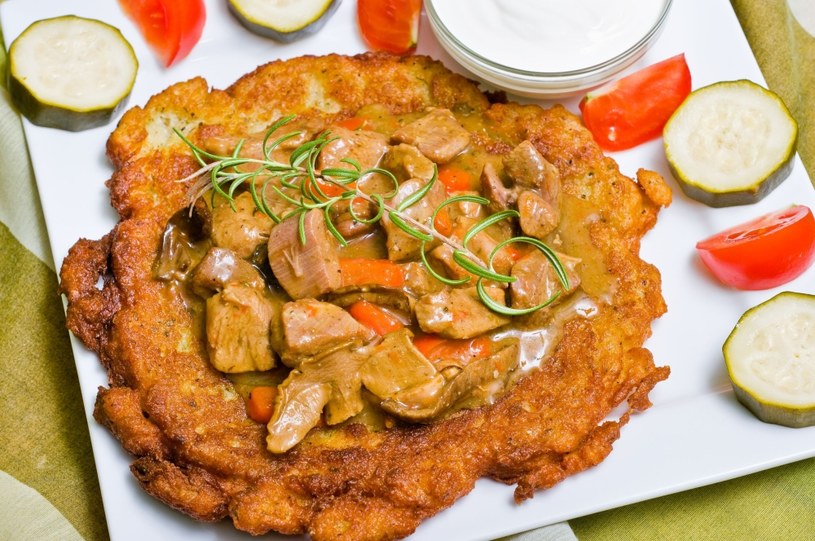 Placki po zbójnicku - jak je przygotować? /123RF/PICSEL