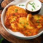 parmezan Placki ziemniaczane będą chrupiące jak nigdy. Wystarczy ten jeden dodatek