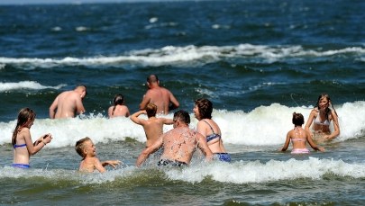 Plaga zaginięć na plażach. Jak nie zgubić dziecka wśród parawanów?
