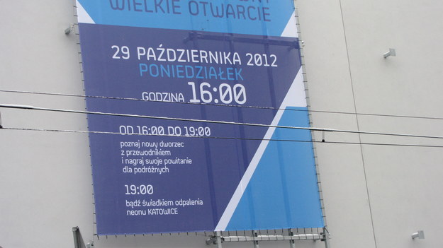 Plakat informujący o otwarciu dworca /Anna Kropaczek /RMF FM