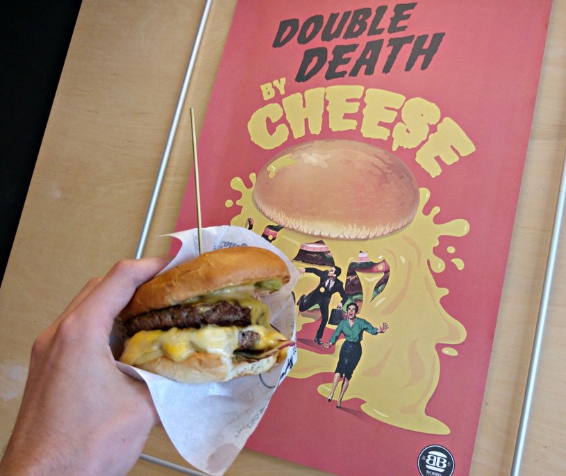 Plakat promujący Double Death by Cheese niewiele mija się z prawdą... /INTERIA.PL