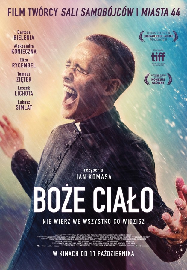 Plakat promujący film "Boże Ciało" Jana Komasy /Kino Świat /Materiały prasowe