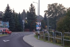 Plakaty wyborcze na sygnalizacji świetlnej w Bielsku-Białej
