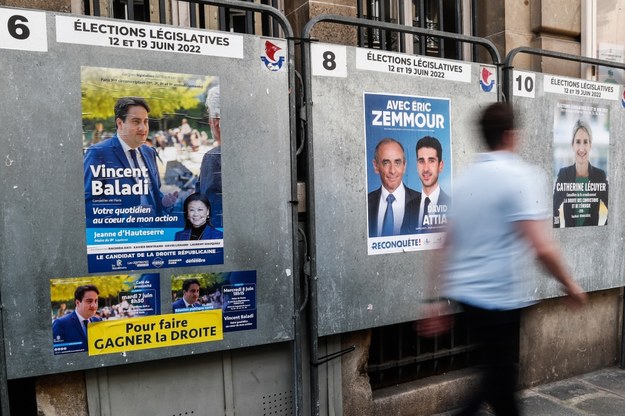 Plakaty wyborcze w Paryżu. /MOHAMMED BADRA /PAP/EPA