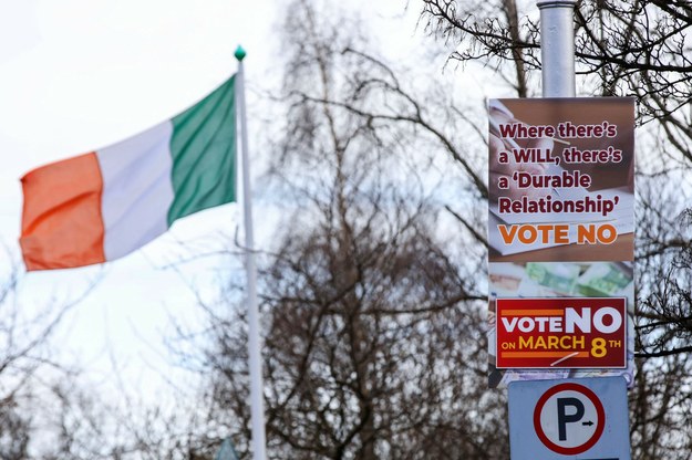 Plakaty wzywające do głosowania na "nie" w referendum /AFP /East News