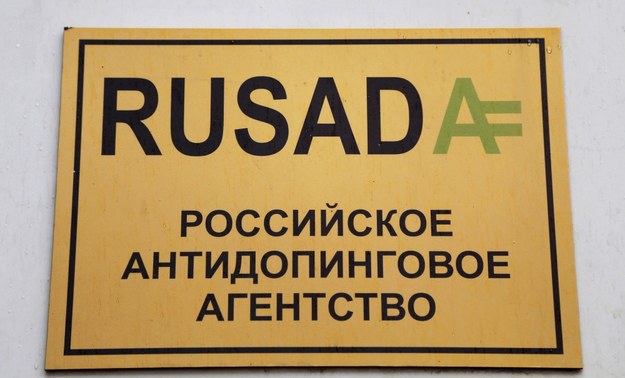 Plakietka przed siedzibą Rosyjskiej Agencji Antydopingowej /MAXIM SHIPENKOV    /PAP/EPA