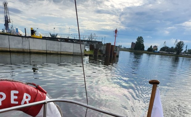 Plama ropy na Międzyodrzu. Kto zanieczyścił kanały?