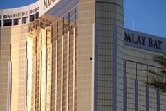 Plamy krwi, pobite szkło. Miejsce tragedii w Las Vegas w obiektywnie korespondenta RMF FM