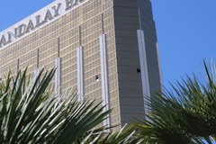 Plamy krwi, pobite szkło. Miejsce tragedii w Las Vegas w obiektywnie korespondenta RMF FM