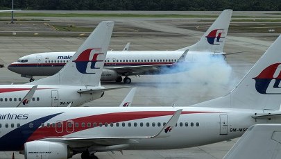 Plamy paliwa na morzu. Należą do zaginionego samolotu?