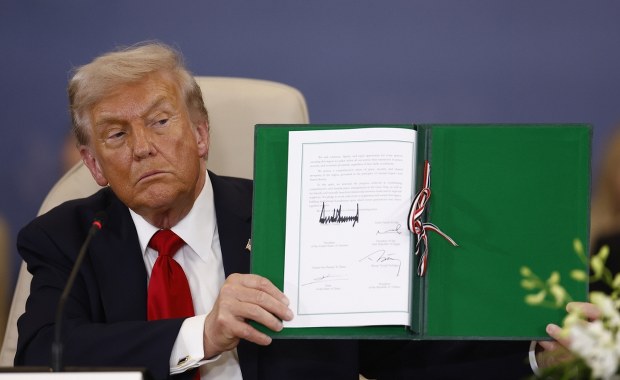 ​Plan pokojowy Trumpa napotyka przeszkody. "Robota nie została zakończona"