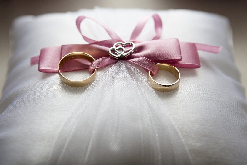 Planer ślubny zawiera przygotowaną listę 82 zadań, które należy wykonać na poszczególnych etapach ślubnych przygotowań /materiały promocyjne