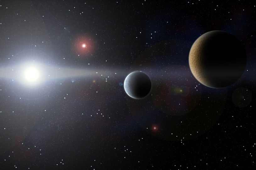 Planety na tle bardzo jasnej gwiazdy /vantuz /123RF/PICSEL