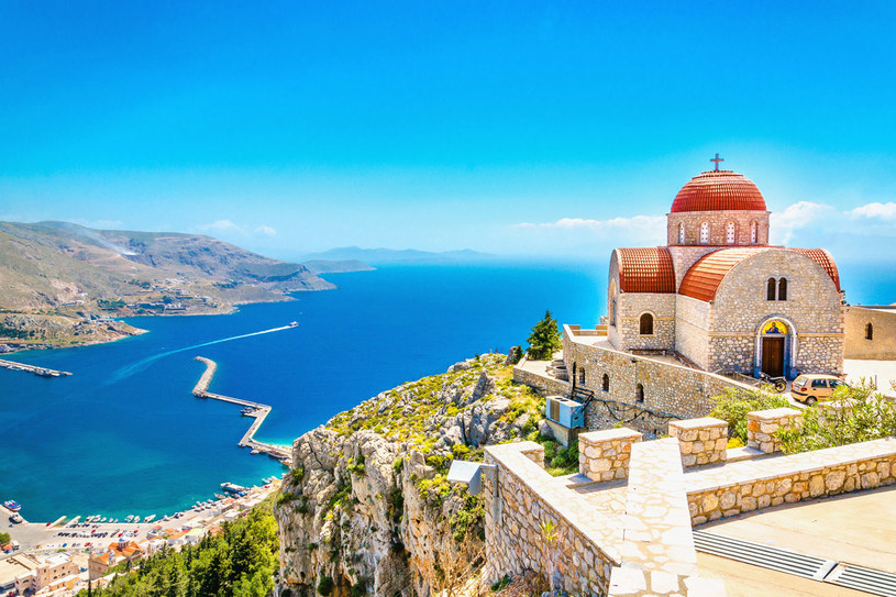 Planując wakacje w Grecji, warto pod uwagę wziąć mniej znane, a przy tym tańsze wyspy. W końcu Grecja to nie tylko Santorini. /123RF/PICSEL
