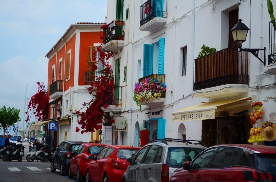 Planuje wakacje na Ibizie? Poznaj nowe zasady ruchu drogowego /Shutterstock