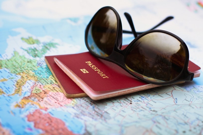 ​Planujesz urlop? Ten dokument jest niemal tak ważny, jak paszport /123RF/PICSEL