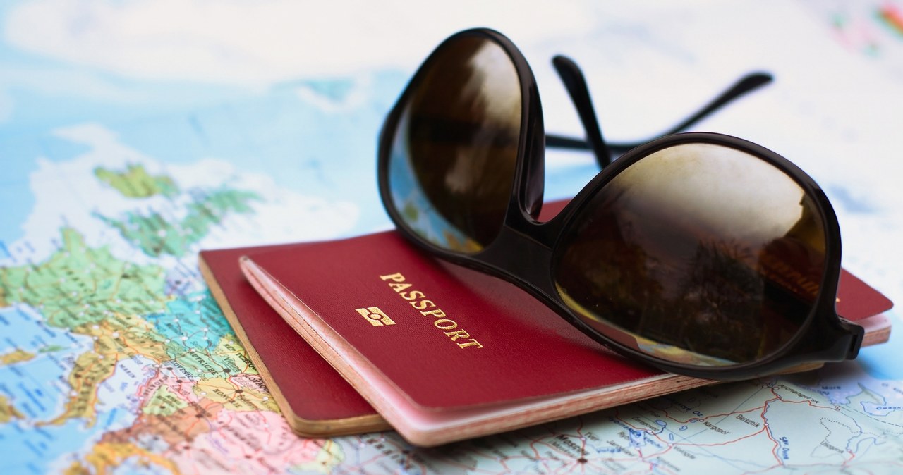 ​Planujesz urlop? Ten dokument jest niemal tak ważny, jak paszport /123RF/PICSEL