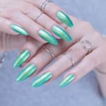 Planujesz wakacje nad morzem? Koniecznie zrób ten manicure