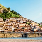Planujesz wakacje w Albanii? Sprawdź, jaką walutę zabrać