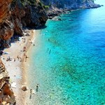 Planujesz wakacje w Chorwacji? Lekarz radzi, co należy zabrać ze sobą na plażę
