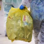 Plastik z pandemii zalewa świat. Odpady medyczne to spory problem