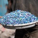 Plastik zamieniają w czyste paliwo przyszłości. Nie potrzeba nawet sortowni