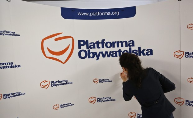 Platforma słono płaci za aferę taśmową