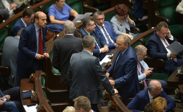 Platforma żąda referendum ws. niezawisłości sądów. I wzywa przed Pałac Prezydencki