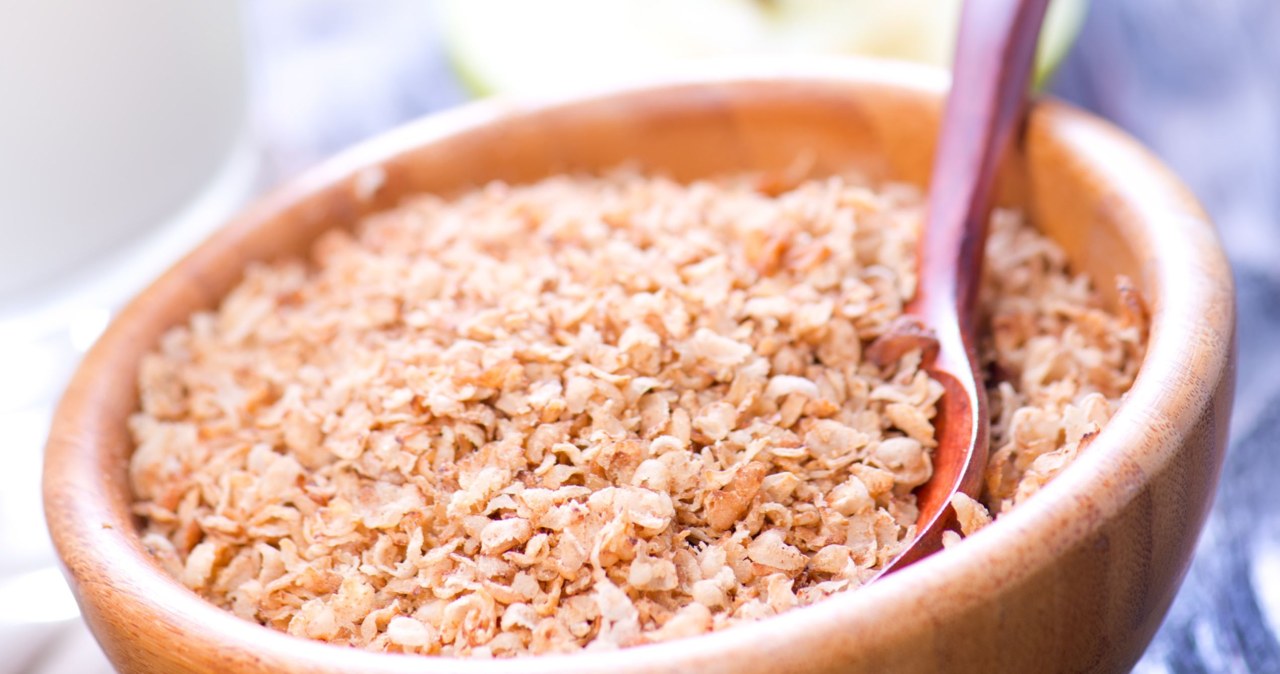 Płatki gryczana to ciekawa alternatywa dla tradycyjnej owsianki /Yana Gayvoronskaya /123RF/PICSEL