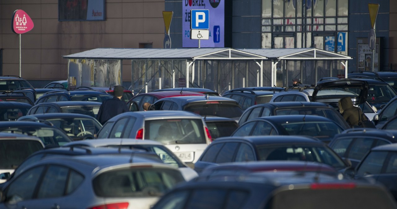 Płatne parkingi zmorą Polaków. Coraz częściej zawiadamiają UOKiK /Wojciech Strozyk/ /Reporter