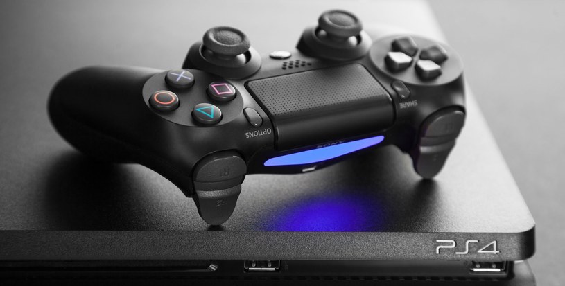PlayStation 4 - nowa konsola Sony bardzo dobrze radzi sobie na rynku /123RF/PICSEL