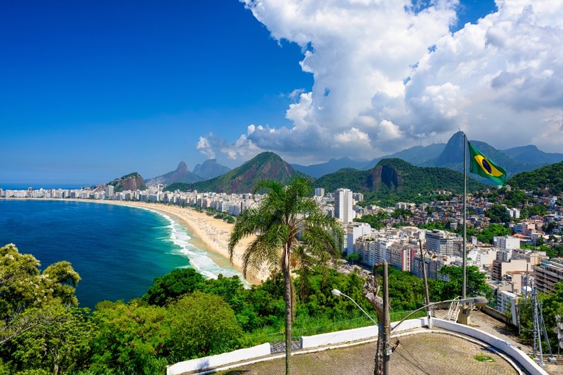 Plaża Copacabana rozpościera się na długość 3 kilometrów /123rf.com /INTERIA.PL