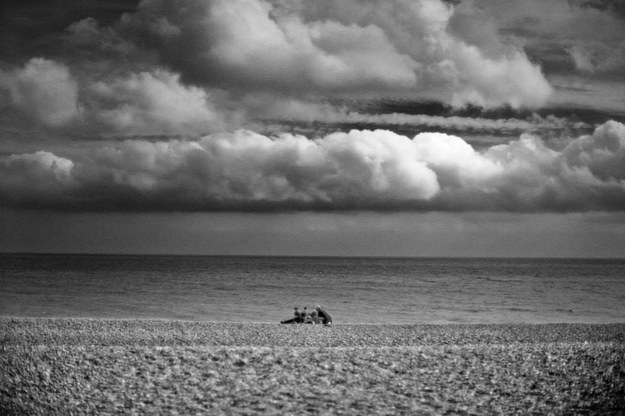 Plaża lubi nie doświetlać. Chroni przez to swoją  tajemnice i narzuca zdjęciom szarość. /Bogdan Frymorgen, RMF FM /RMF FM