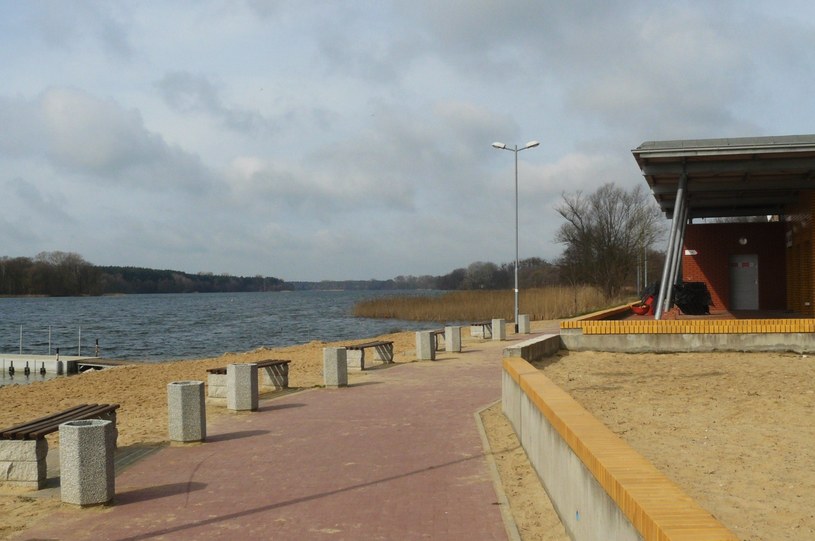 Plaża nad Jeziorem Lusowskim. /MOs810, CC BY-SA 4.0