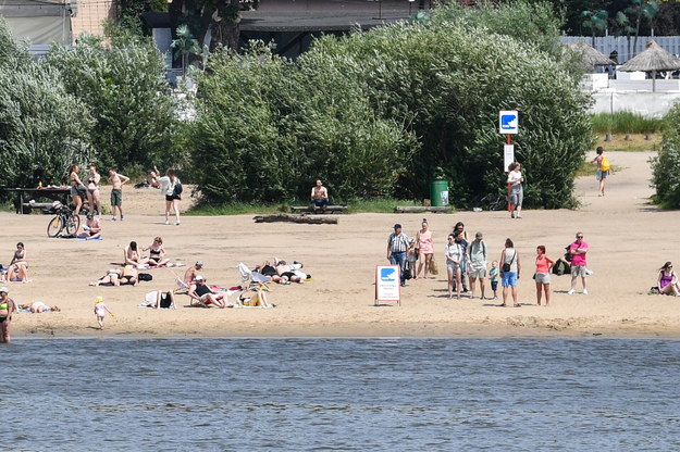 Plaża nad Wisłą w Warszawie /Radek  Pietruszka /PAP