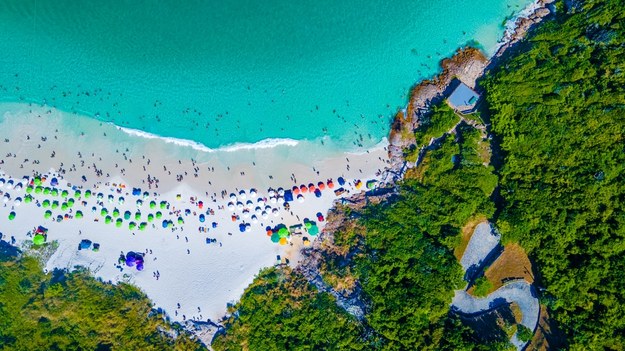 Plaża Prainha w brazylijskim Arraial do Cabo /Shutterstock