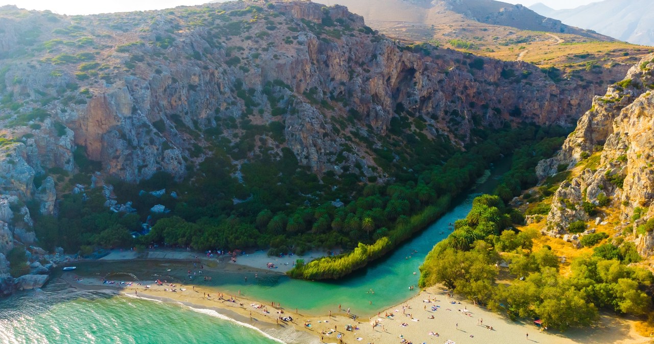 Plaża Preveli to jedna z najpiękniejszych wysp na greckiej Krecie. /Pixel