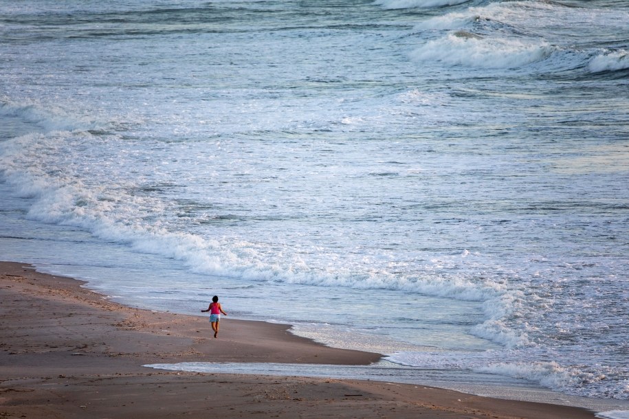Plaża w Indialantic na Florydzie /JIM LO SCALZO /PAP/EPA