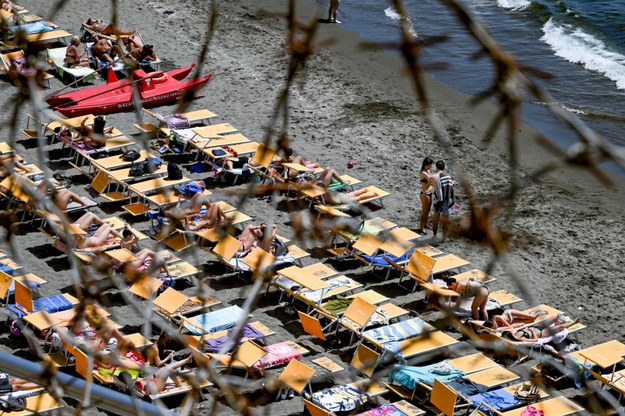 Plaża w Neapolu /CIRO FUSCO /PAP/EPA