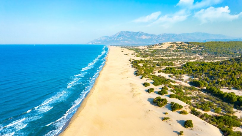 Plaża w Patarze jest jedną z najpiękniejszych w Turcji /123rf.com /INTERIA.PL