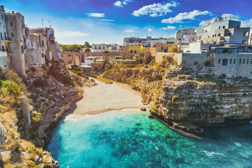 Plaża w Polignano a Mare stała się wizytówką słonecznej Apulii /123RF/PICSEL